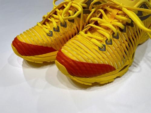 キコ コスタディノフ × アシックスのスニーカー