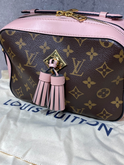 「ラグジュアリーブランドのLOUIS VUITTON 」