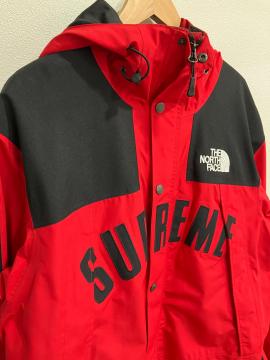 「ストリートブランドのTHE NORTH FACE × SUPREME 」