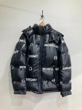 「ラグジュアリーブランドのMONCLER 」