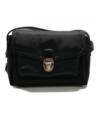 「インポートブランドのTOUT Y EST 」