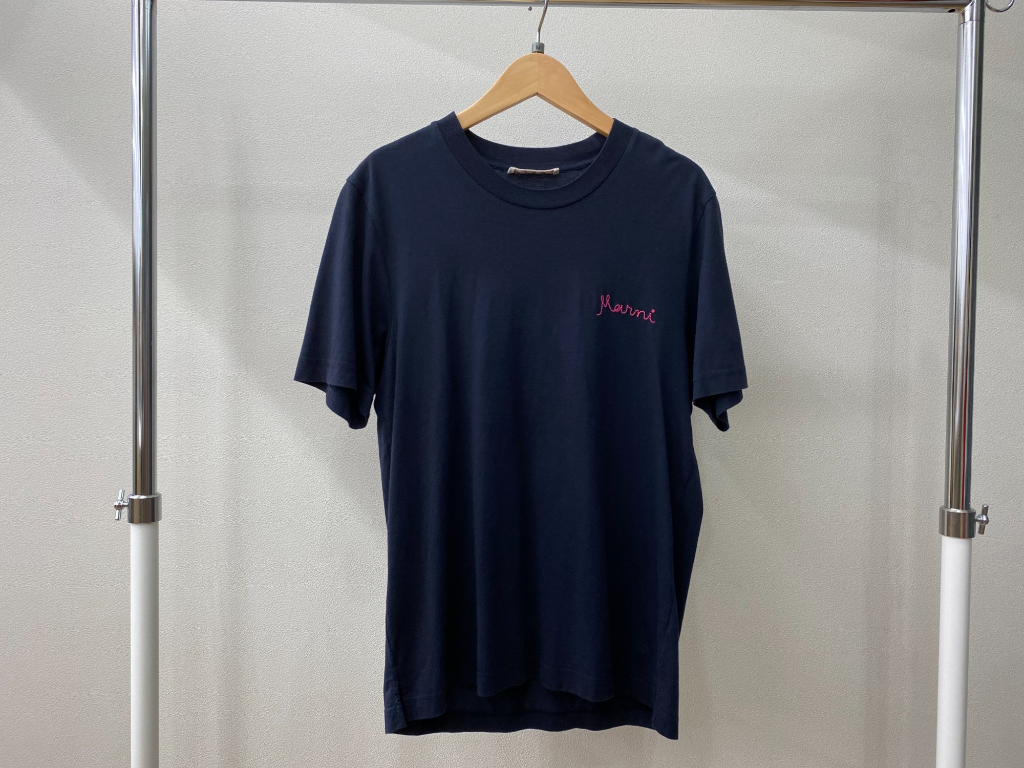 中古・古着通販】MARNI (マルニ) イタリックロゴ刺繍Tシャツ