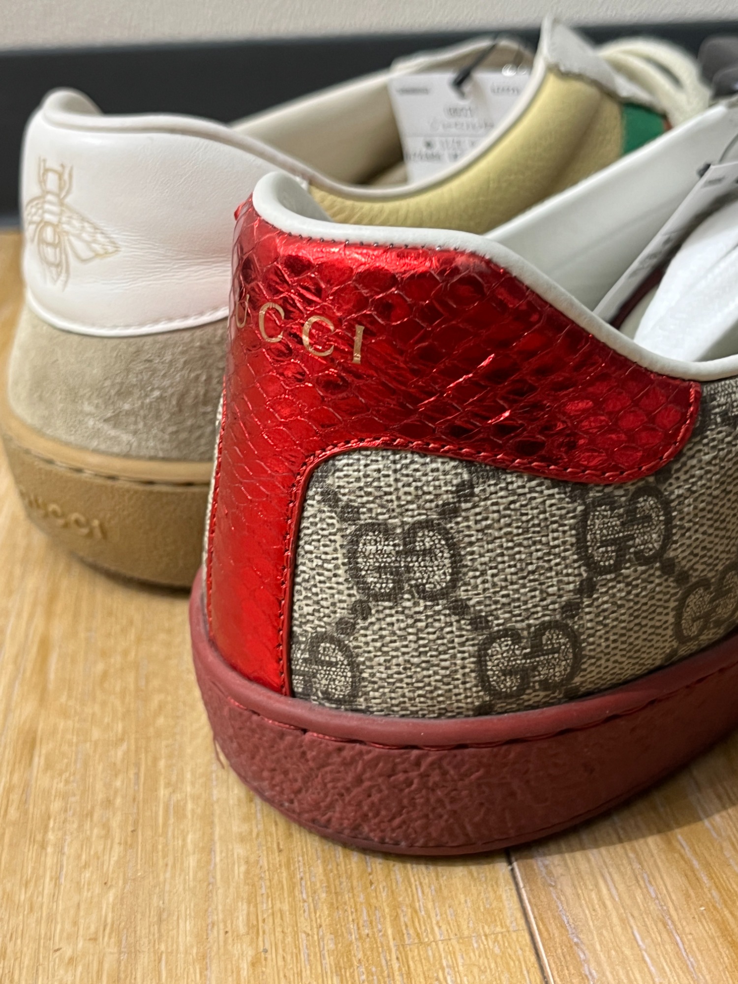 GUCCI(グッチ)より珍しいジャーマントレーナーなどスニーカーが2