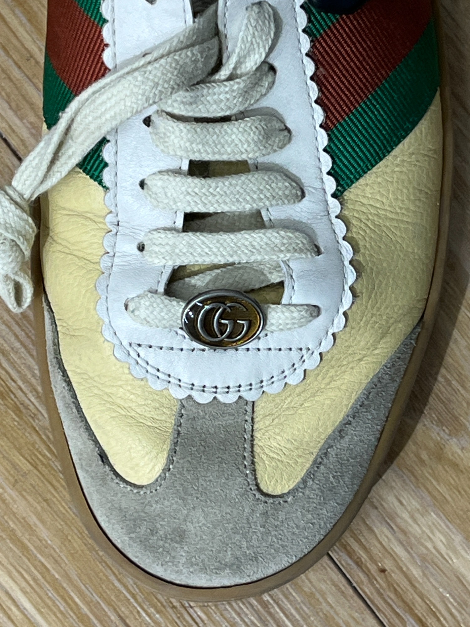 GUCCI(グッチ)より珍しいジャーマントレーナーなどスニーカーが2