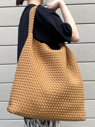 「インポートブランドのNAGHEDI 」