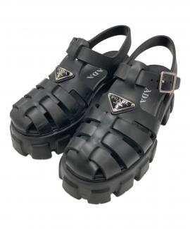 「ラグジュアリーブランドのPRADA 」