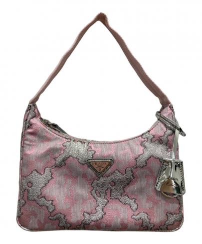 「ラグジュアリーブランドのPRADA 」