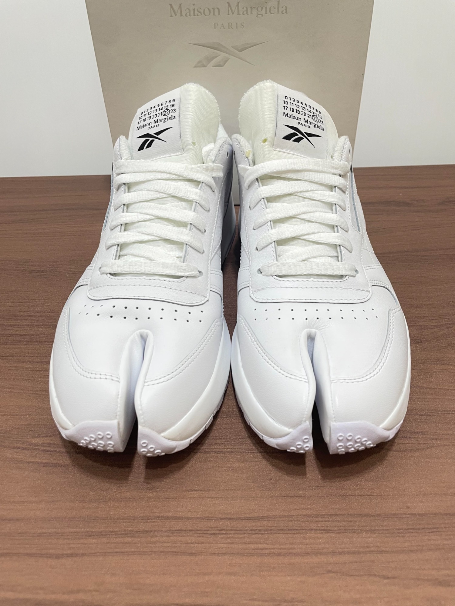 買取強化ブランド！【Maison Margiela 】より【 REEBOKコラボのClassic