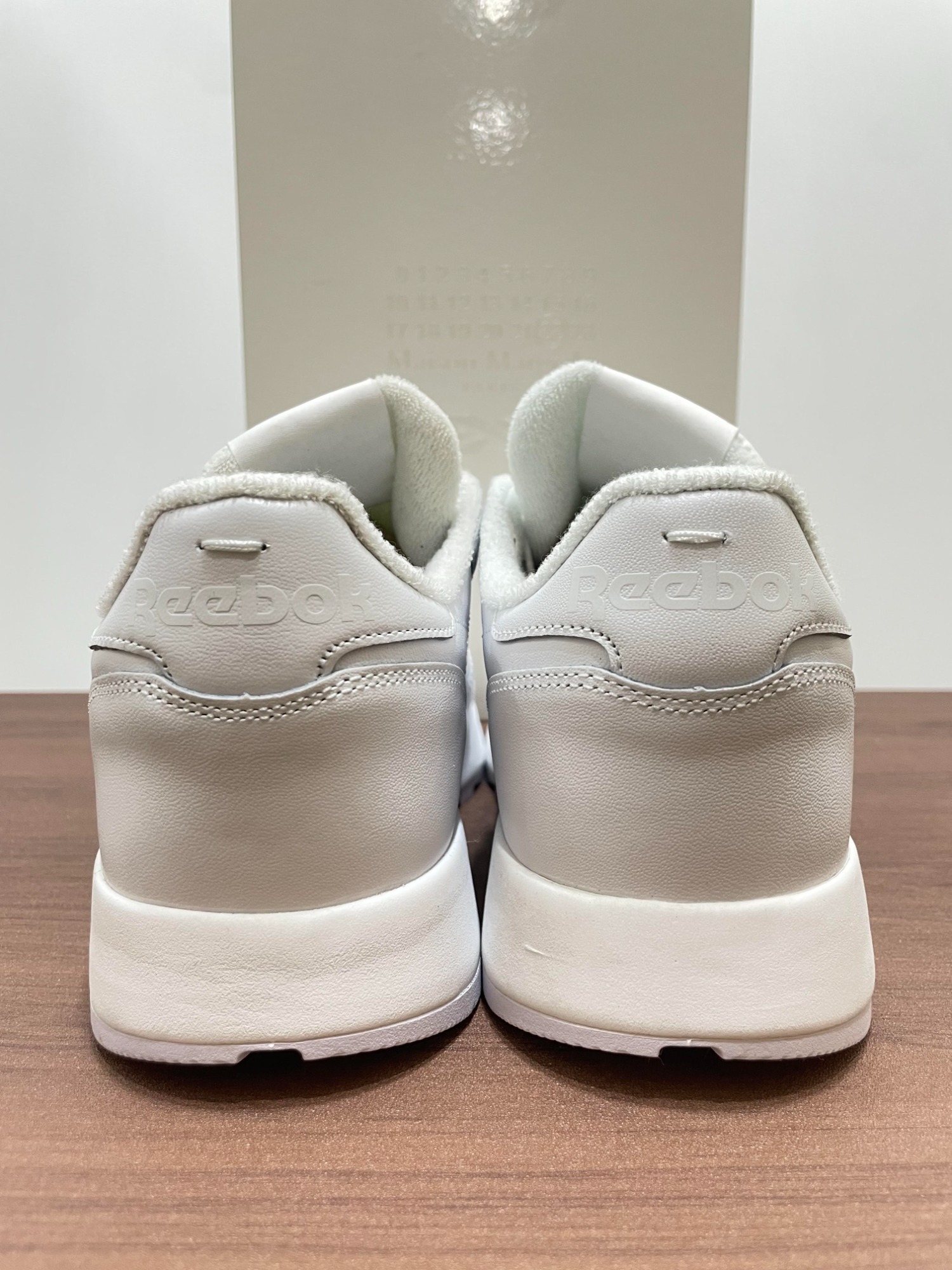 三代目　白ラブ　黒ラブ　スカーレット　バラ売り 買取強化ブランド！【Maison Margiela 】より【 REEBOKコラボのClassic