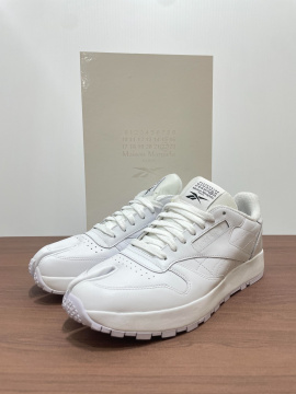 「インポートブランドのMaison Margiela × Reebok 」