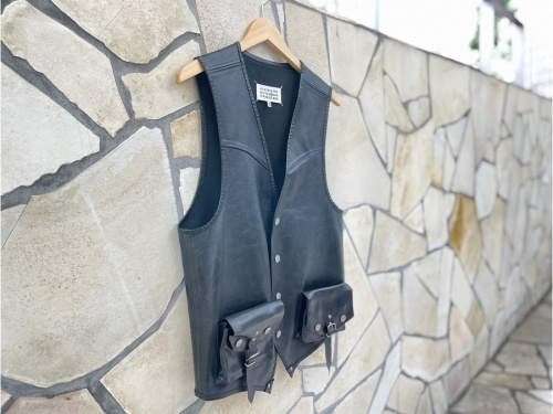 Maison Margiela/メゾンマルジェラよりREPLICAレザーベストを