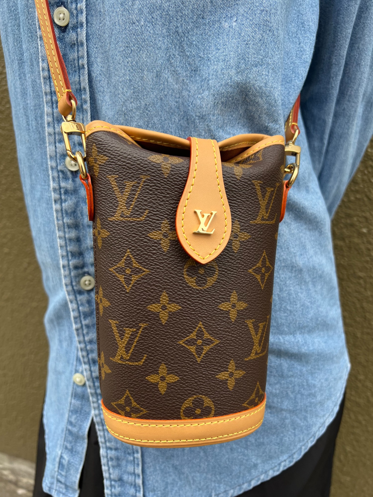 LOUIS VUITTON／ルイ・ヴィトン】よりフォールド・ミーポーチを買取 ...