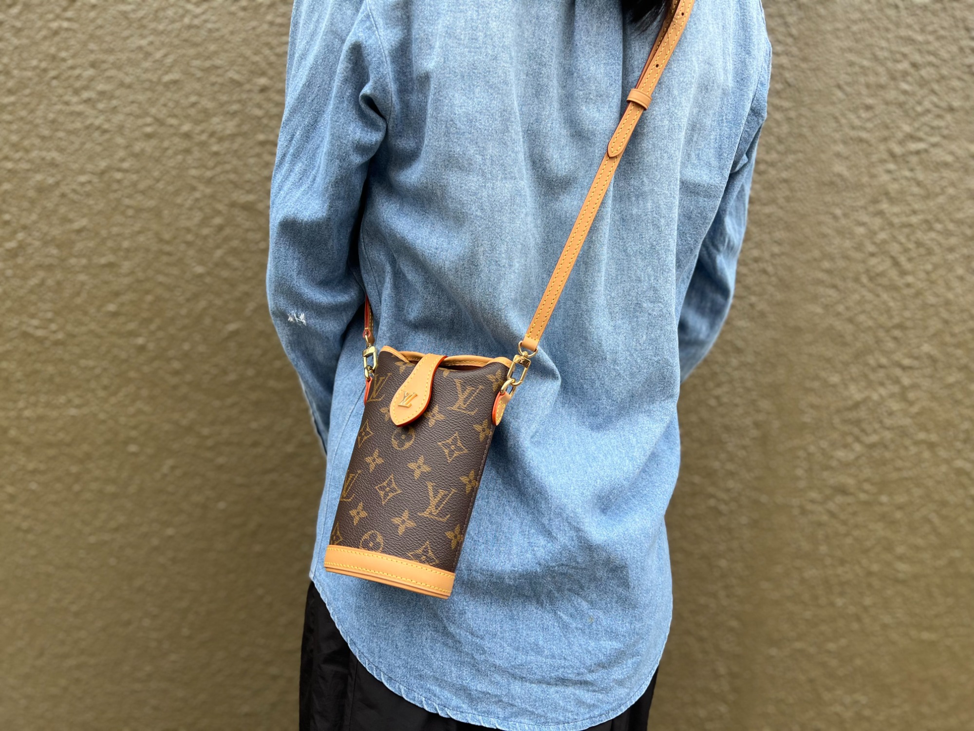 LOUIS VUITTON／ルイ・ヴィトン】よりフォールド・ミーポーチを買取