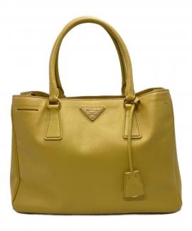 「ラグジュアリーブランドのPRADA 」