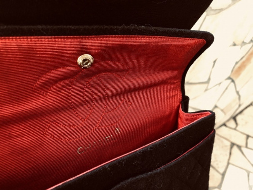 シャネルのダブルフラップマトラッセチェーンショルダーバッグ