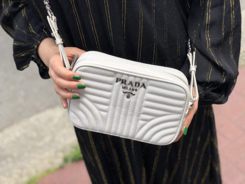 チェーンショルダーバッグ