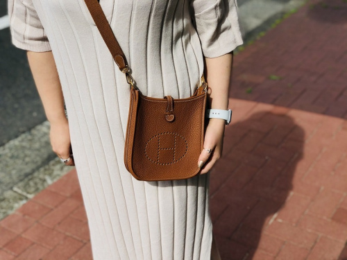 エブリンTPMのパンチングショルダーバッグ