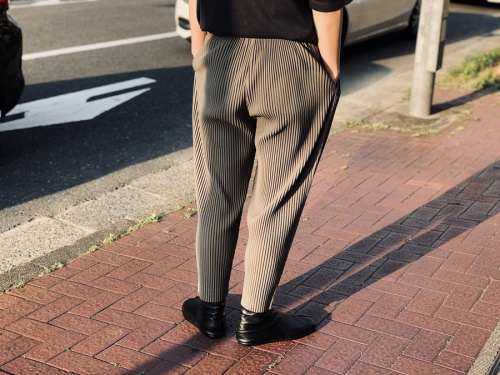 オム プリッセ イッセイ ミヤケのプリーツパンツ