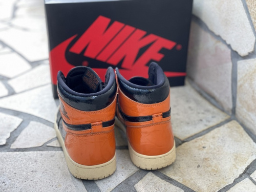 ナイキのAIR JORDAN 1 RETRO HIGH OG