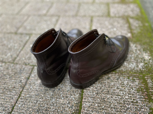 オールデンのシェルコードバンウィングチップブーツ