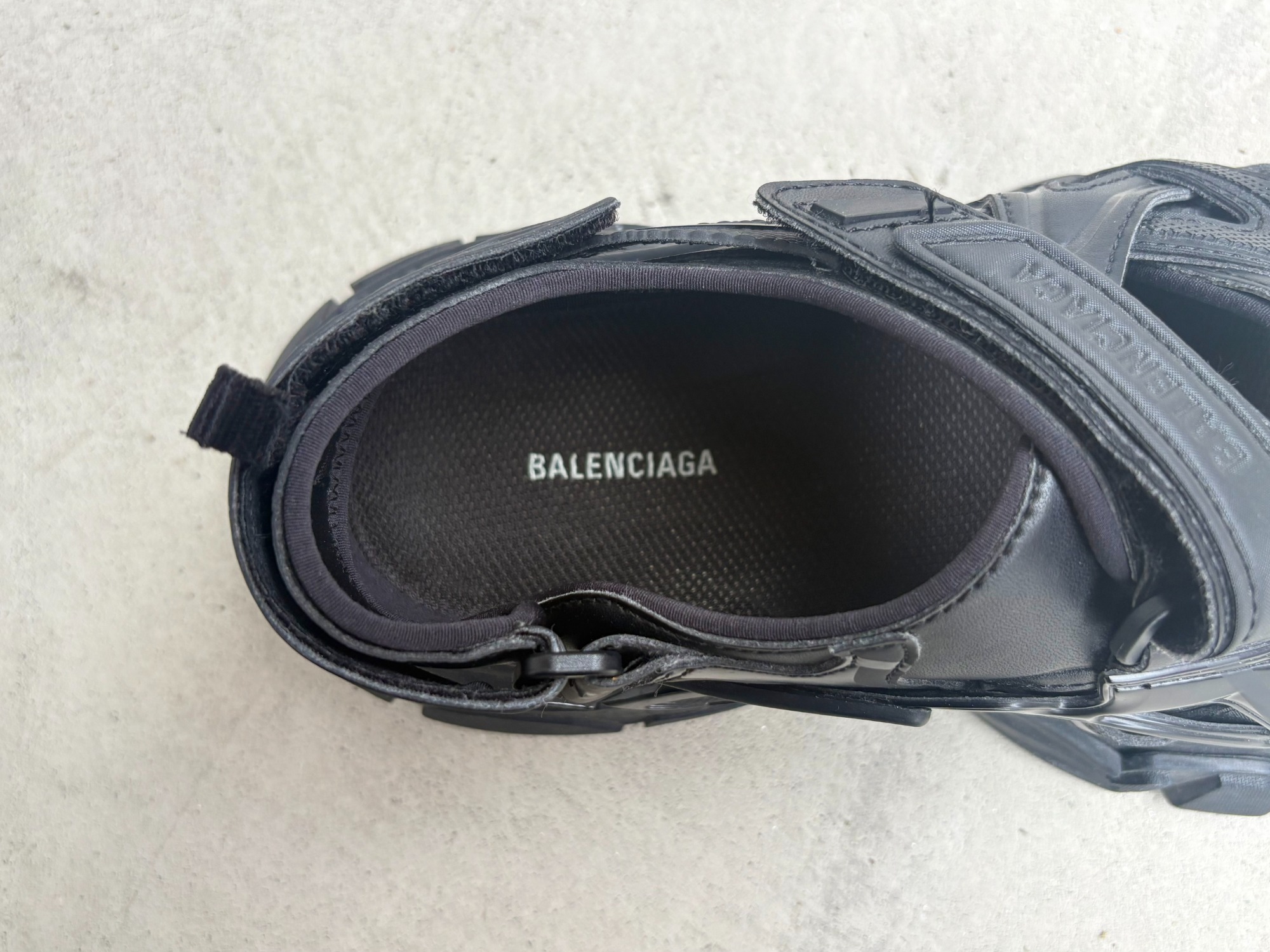 BALENCIAGA/バレンシアガ】より、トラックサンダルを買取入荷