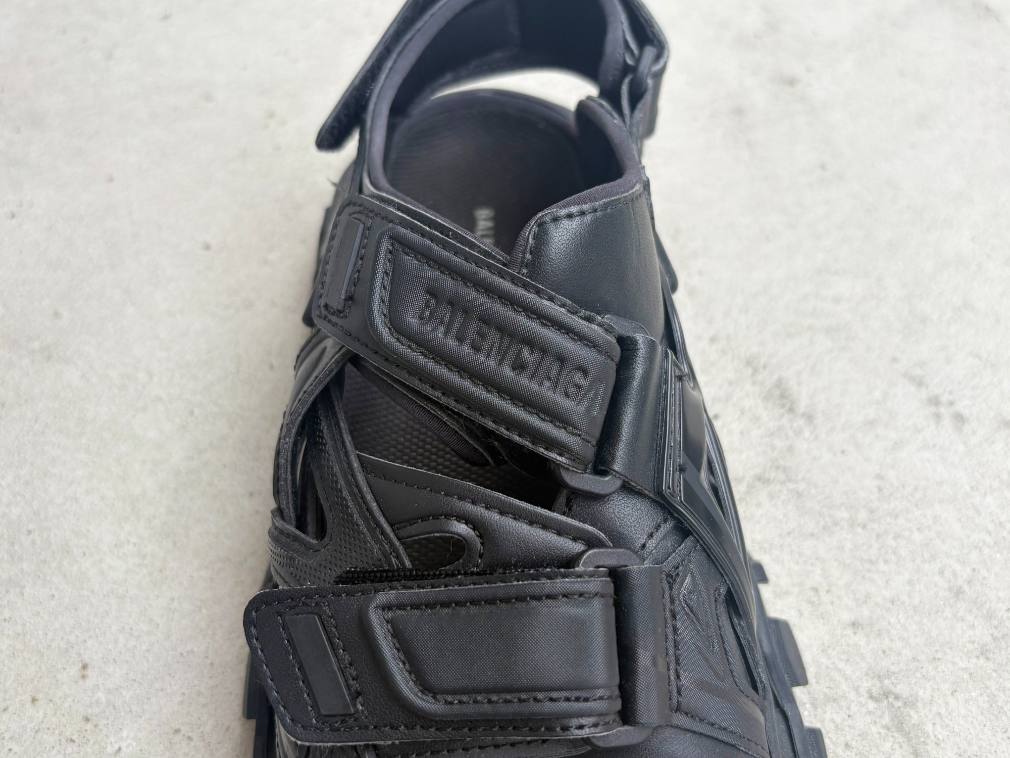 BALENCIAGA/バレンシアガ】より、トラックサンダルを買取入荷