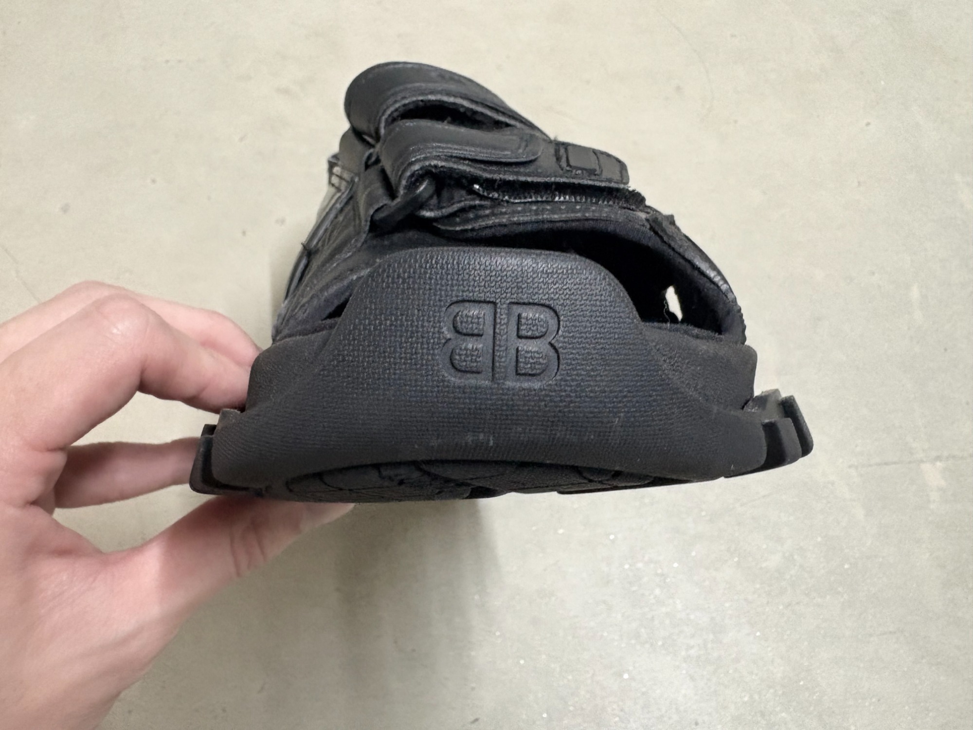 Balenciaga【セール】■国内発■すぐ届く！トラックサンダル org.jpg