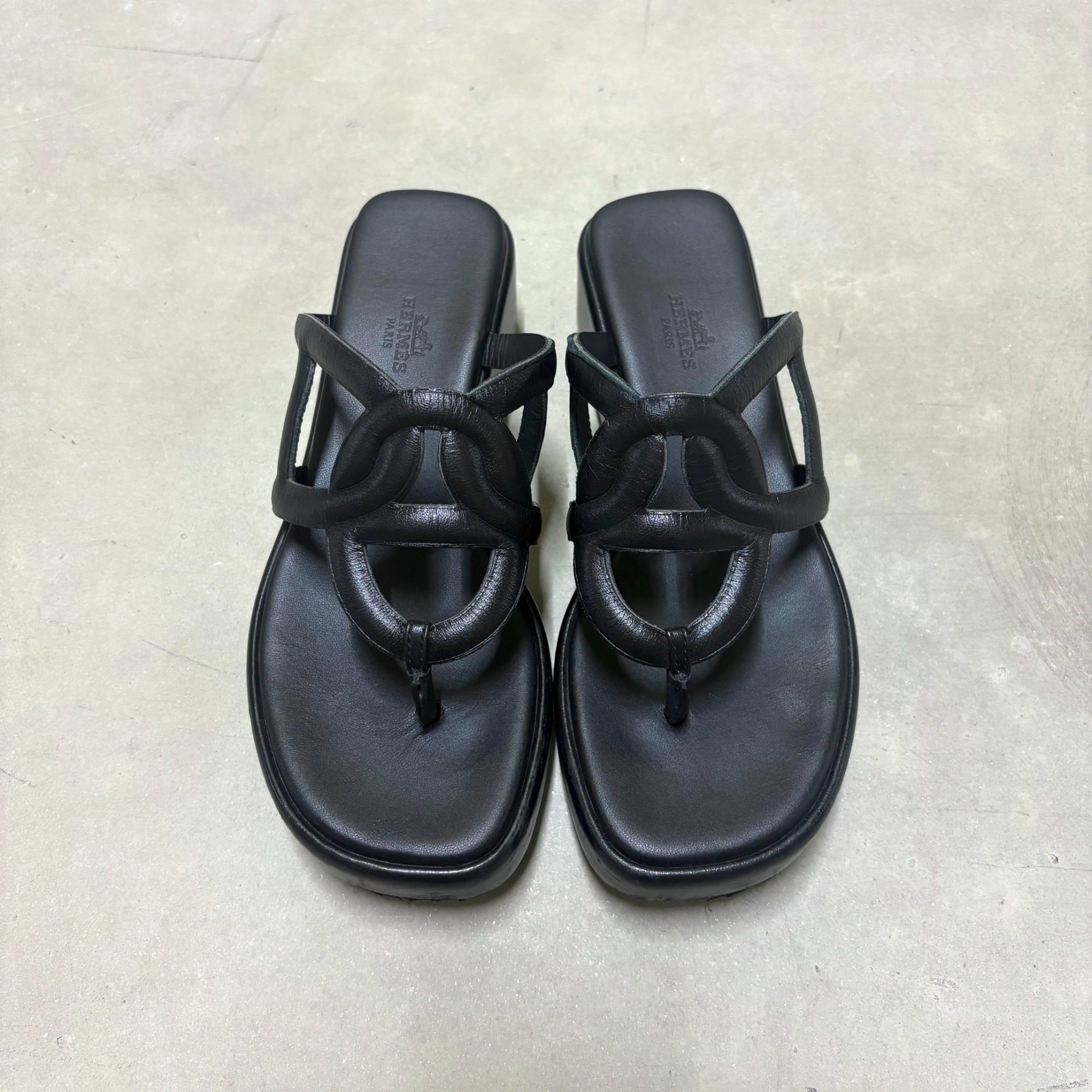 HERMES エルメス レザー トングサンダル37 ブラック HERMES/エルメス】より、トングサンダルを買取入荷致しました！【店頭