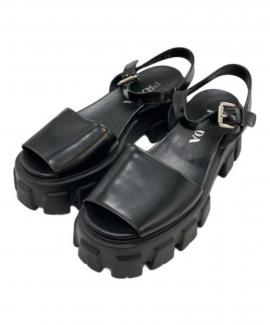 「ラグジュアリーブランドのPRADA 」