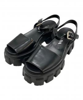 「ラグジュアリーブランドのPRADA 」