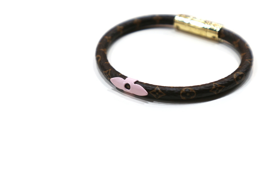 コーディネートのアクセントに！LOUIS VUITTON/ルイヴィトンより
