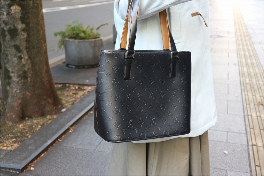 LOUIS VUITTON/ルイヴィトン】マットな質感のモノグラムバッグ入荷しま 