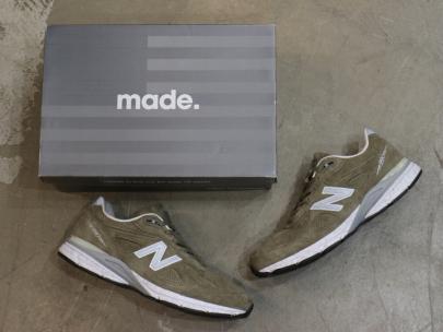 「スニーカーのNEW BALANCE 」