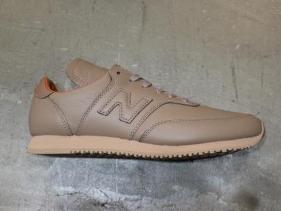 「スニーカーのNEW BALANCE 」