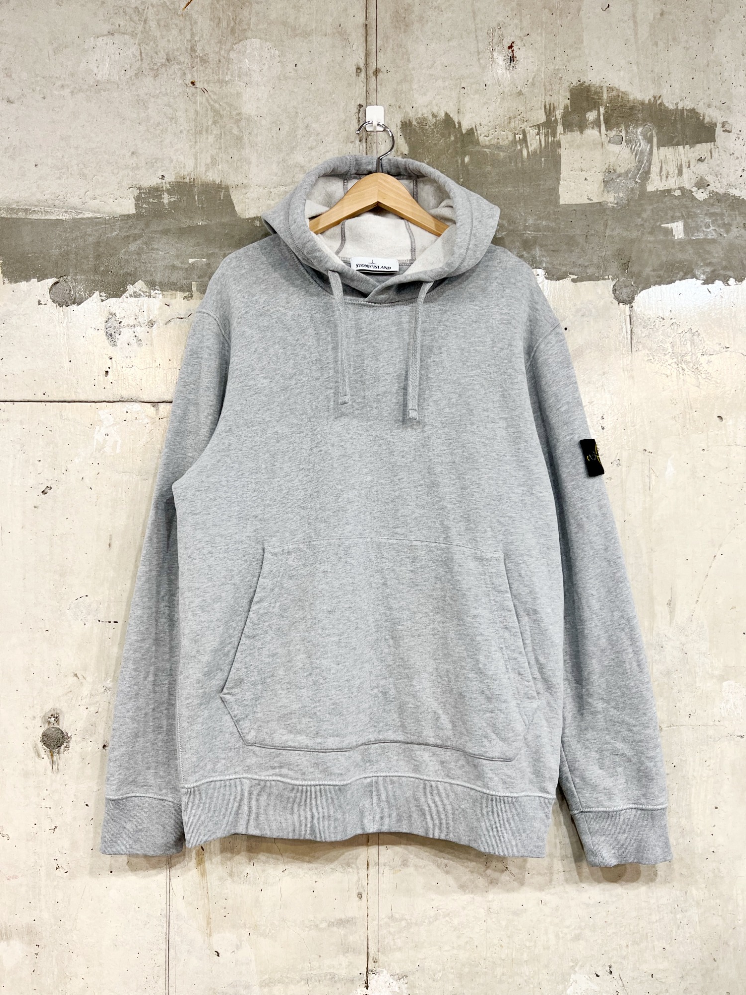 STONE ISLAND / ストーンアイランド】よりプルオーバー