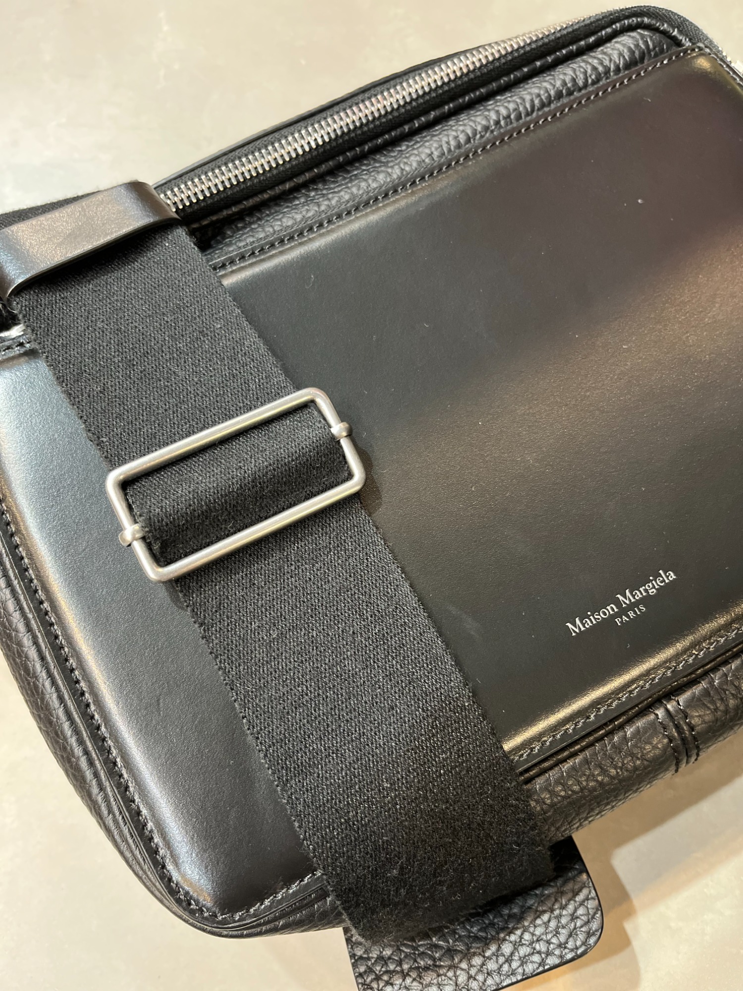 Maison Margiela 11/メゾンマルジェラ】よりクロスボディバッグ