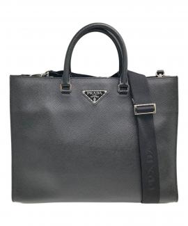 「ラグジュアリーブランドのPRADA 」