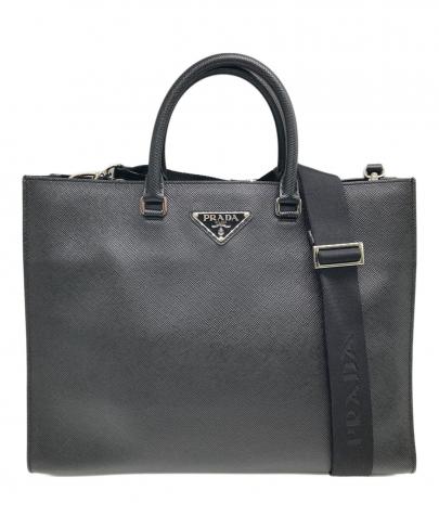 「ラグジュアリーブランドのPRADA 」