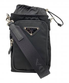 「ラグジュアリーブランドのPRADA 」