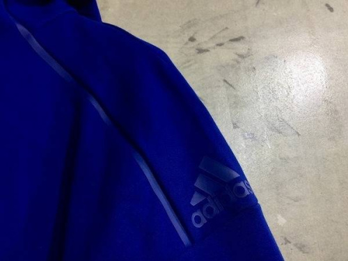 アディダスのナイキ