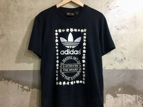 ナイキのロゴTシャツ