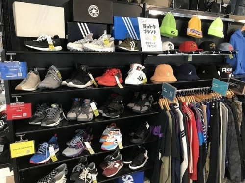 ストリートブランドのadidas