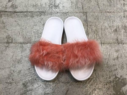 スタッフ募集のUGG