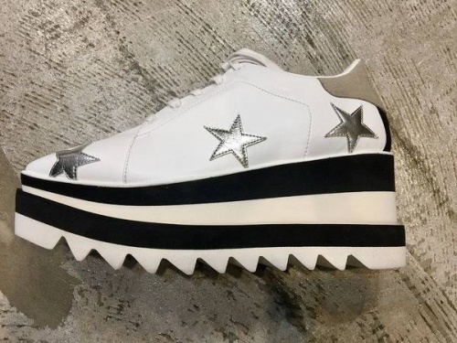 スニーカーの武蔵境