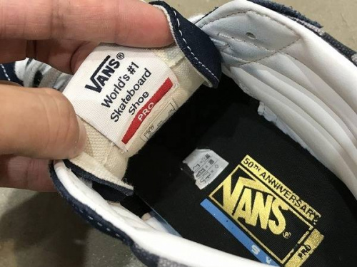 VANSのスニーカー