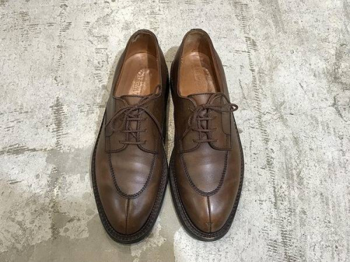 スタッフ募集の革靴