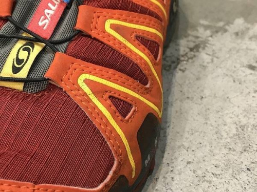 スニーカーの買取案内