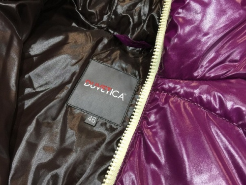 デュベティカのダウンジャケット