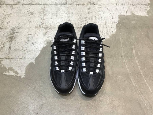 スタッフ募集のキャリアファッション