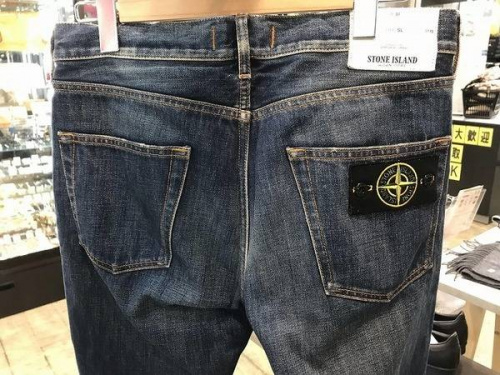 ストーンアイランドのSTONEISLAND